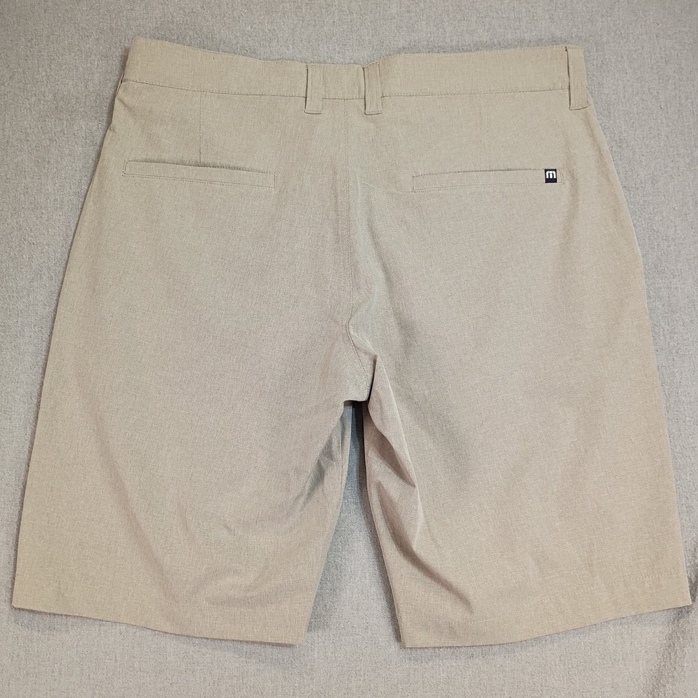 Travis Mathew Mens 32 Khaki Golf Shorts Stretch Performance Flat Front Casual - Picture 2 of 8